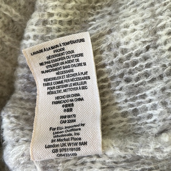 Free People Gray & White Gossamer Alpaca Oversized V-Neck Sweater - S + - Picture 14 of 15